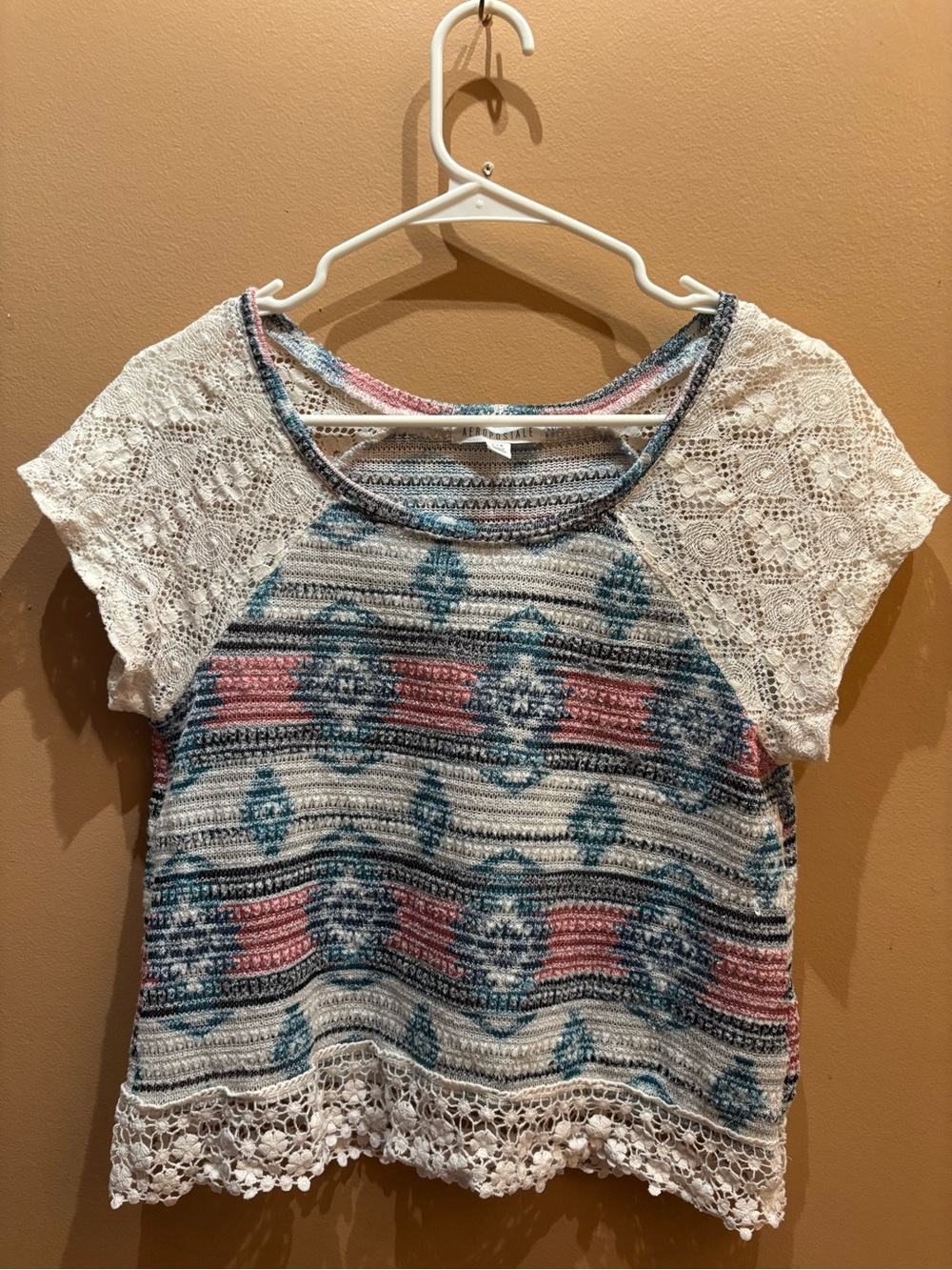 Aéropostale vibrant Aztec design white lace detailing on the sleeves and hem